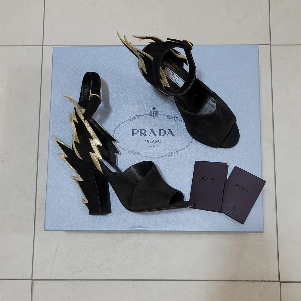 Prada - Picture 5 of 10